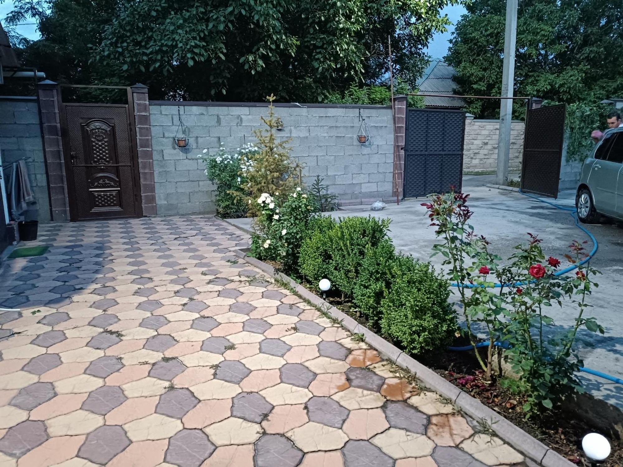 Комфортный Дом До 4Х Человек. Есть Парковка На 2 Машины, Wi-Fi, Tv. Bishkek Bagian luar foto