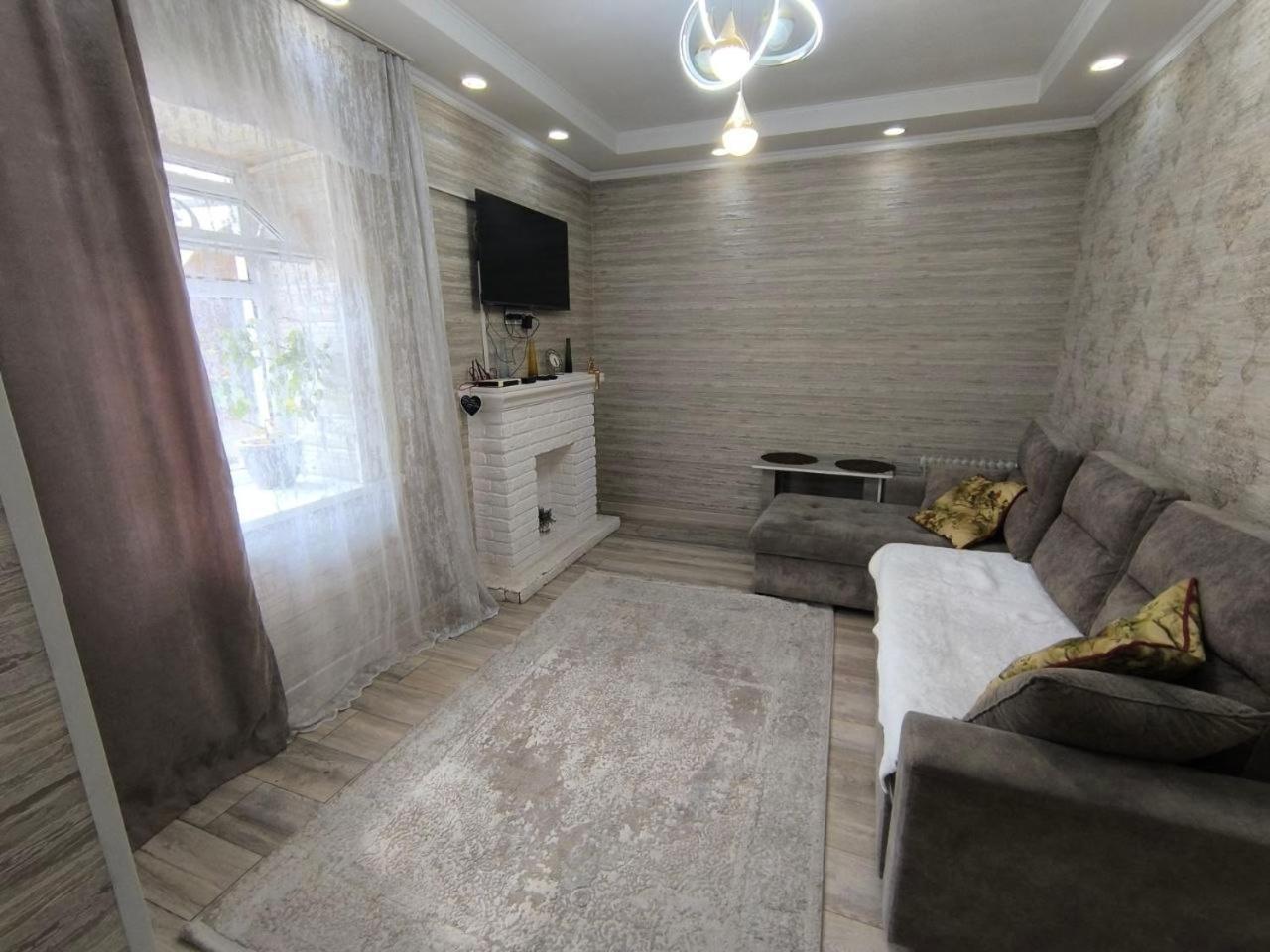 Комфортный Дом До 4Х Человек. Есть Парковка На 2 Машины, Wi-Fi, Tv. Bishkek Bagian luar foto
