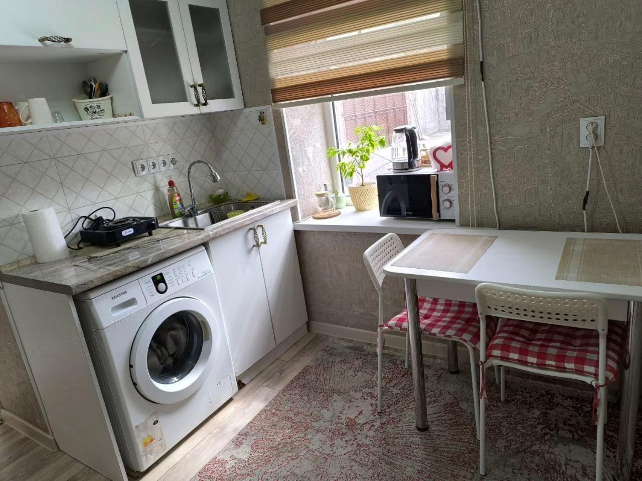 Комфортный Дом До 4Х Человек. Есть Парковка На 2 Машины, Wi-Fi, Tv. Bishkek Bagian luar foto